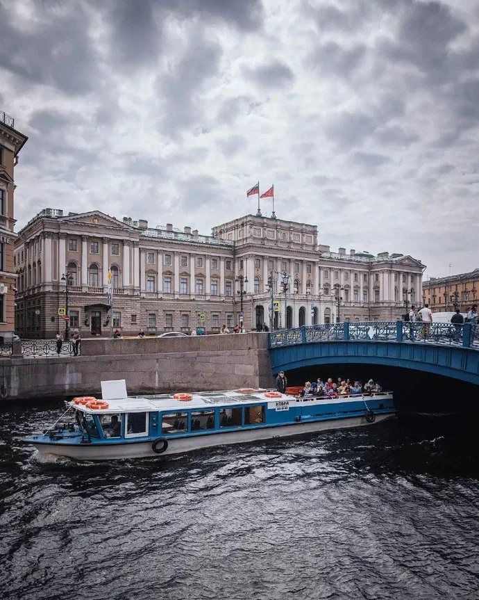 Синий мост - самый широкий мост в Петербурге
