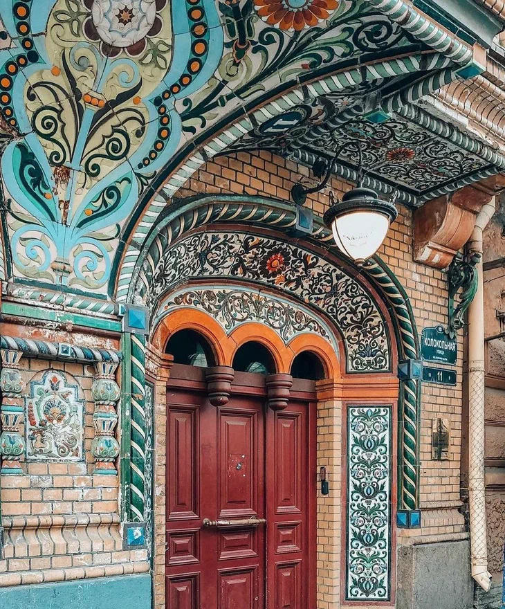 В Петербурге есть пряничный домик – Колокольная ул., д. 11