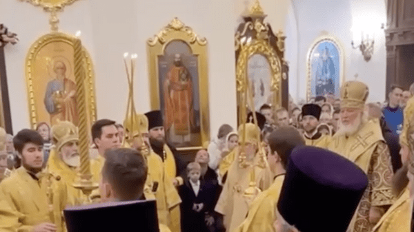 Патриарх Кирилл освятил храм в Петербурге, рядом с которым прошло его детство Патриарх Кирилл освятил храм в Петербурге, рядом с которым прошло его детство