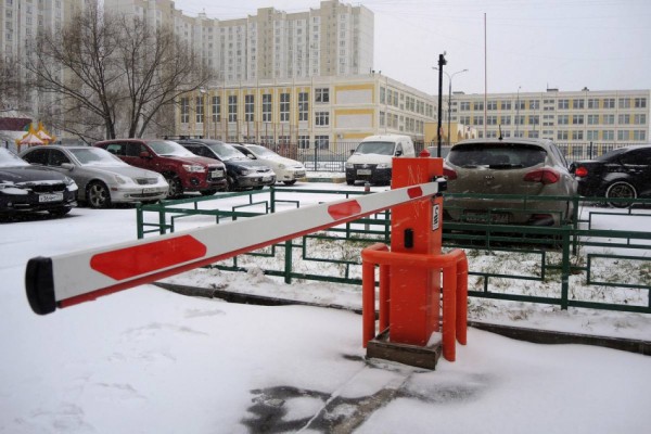 Установку шлагбаумов в петербургских дворах хотят упростить