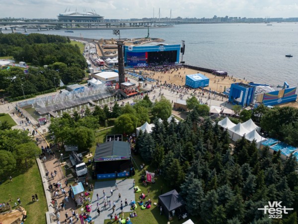 Музыка, движ и роботы: полный гид по VK Fest 2023 в Санкт-Петербурге