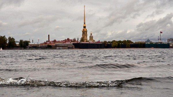 Температура в Петербурге прошедшей ночью опустилась до 0,7 градуса