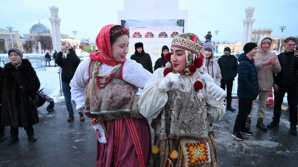Кружевное панно в цветах флага представят в марте на выставке "Россия" Кружевное панно в цветах флага представят в марте на выставке "Россия"