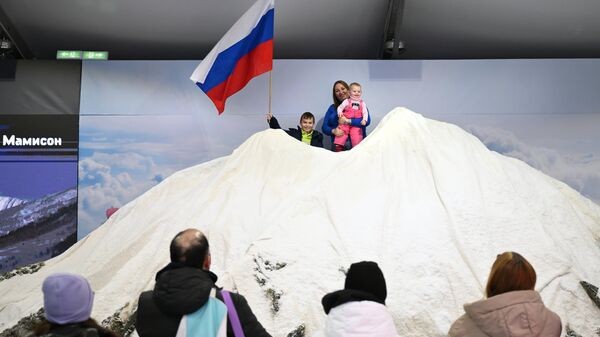 Кружевное панно в цветах флага представят в марте на выставке "Россия" Кружевное панно в цветах флага представят в марте на выставке "Россия"