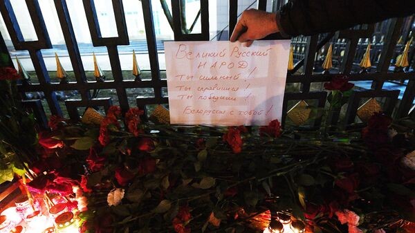 Беглов: в Петербурге несут цветы к мемориалам в память о погибших в "Крокусе" Беглов: в Петербурге несут цветы к мемориалам в память о погибших в "Крокусе"
