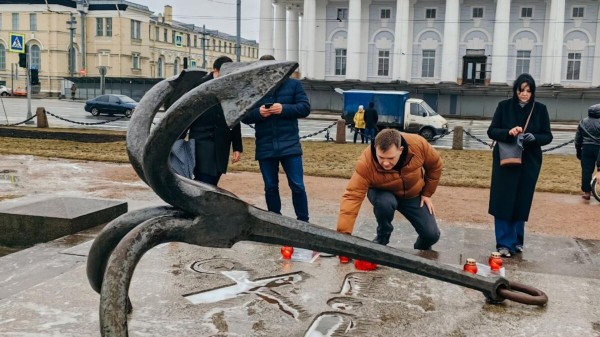 Беглов: в Петербурге несут цветы к мемориалам в память о погибших в "Крокусе" Беглов: в Петербурге несут цветы к мемориалам в память о погибших в "Крокусе"
