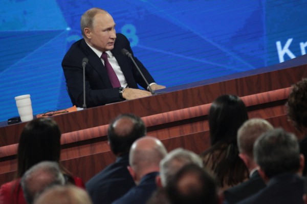 Стало известно на какой машине Владимир Путин поедет на инаугурацию Стало известно на какой машине Владимир Путин поедет на инаугурацию