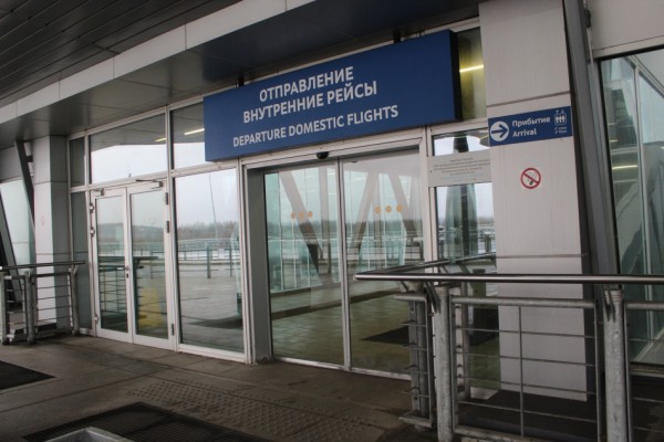В аэропорту Пулково затопило проезжую часть В аэропорту Пулково затопило проезжую часть