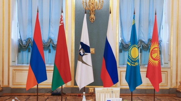 Ушаков: Путин проведет в Петербурге 24-25 декабря встречи лидеров СНГ и ЕАЭС Ушаков: Путин проведет в Петербурге 24-25 декабря встречи лидеров СНГ и ЕАЭС