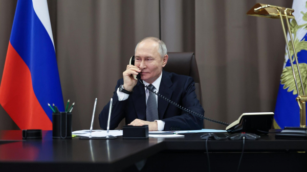 Путин созвонился с Ариной Порхал из ДНР, чей шарик он снял с "Елки желаний"