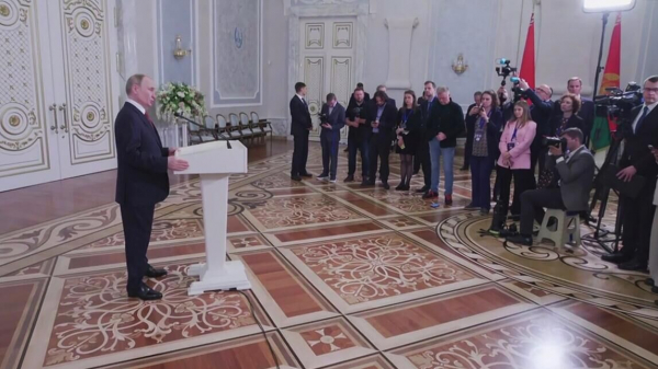 Путин: ближайшая встреча лидеров ЕАЭС пройдет в Петербурге перед Новым годом Путин: ближайшая встреча лидеров ЕАЭС пройдет в Петербурге перед Новым годом