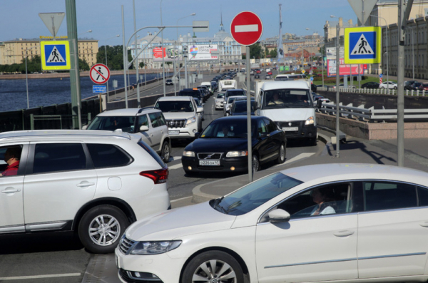 Китайские автомобили заняли почти половину рынка глобальных брендов в России Китайские автомобили заняли почти половину рынка глобальных брендов в России