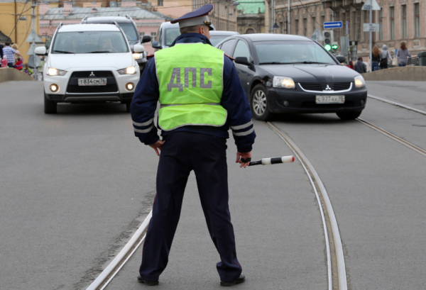 Водитель в Петербурге получил условный срок за наезд на полицейского на Индустриальном Водитель в Петербурге получил условный срок за наезд на полицейского на Индустриальном