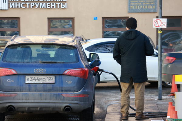 В России за девять месяцев бензин подорожал заметнее инфляции В России за девять месяцев бензин подорожал заметнее инфляции