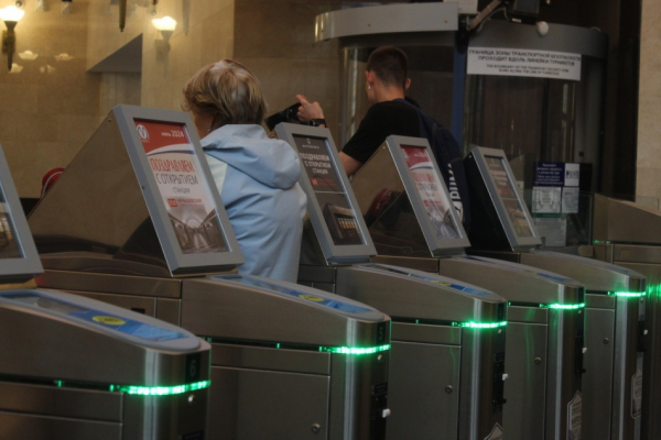 Метро Петербурга выделяет 4 млрд рублей на уборку станций до 2029 года Метро Петербурга выделяет 4 млрд рублей на уборку станций до 2029 года