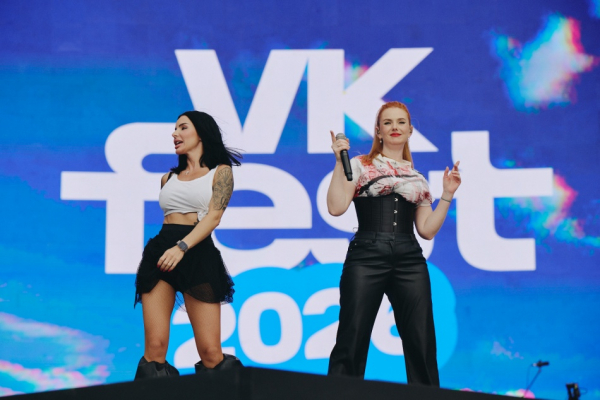 Ваня Дмитриенко, Лолита, t.A.T.u. и Клава Кока поделились закулисными историями на VK Fest