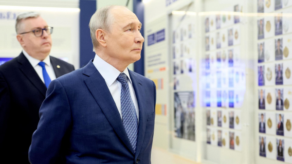Путин на встрече с педагогами получил приглашение на свадьбу от учителя физики