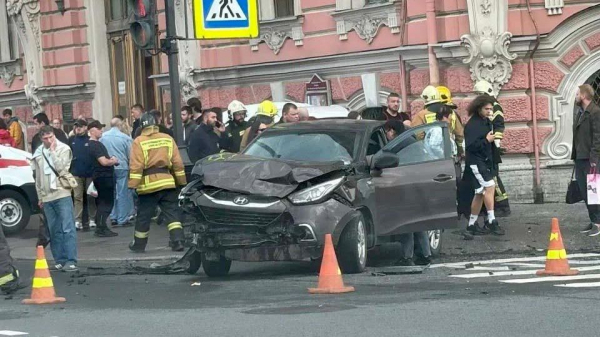 Двое пострадавших в ДТП на Невском проспекте в Петербурге выписаны из больницы