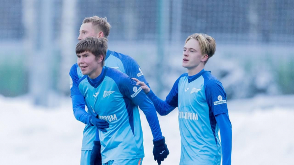 "Зенит" обыграл "Локомотив" и одержал пятую победу подряд в МФЛ "Зенит" обыграл "Локомотив" и одержал пятую победу подряд в МФЛ